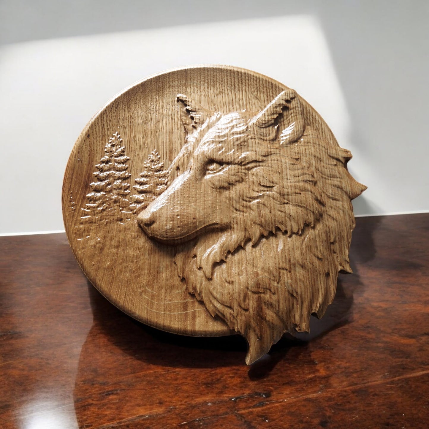 Wooden painting depicting a wolf.