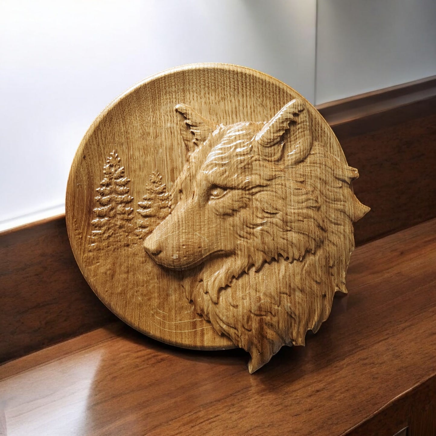 Wooden painting depicting a wolf.