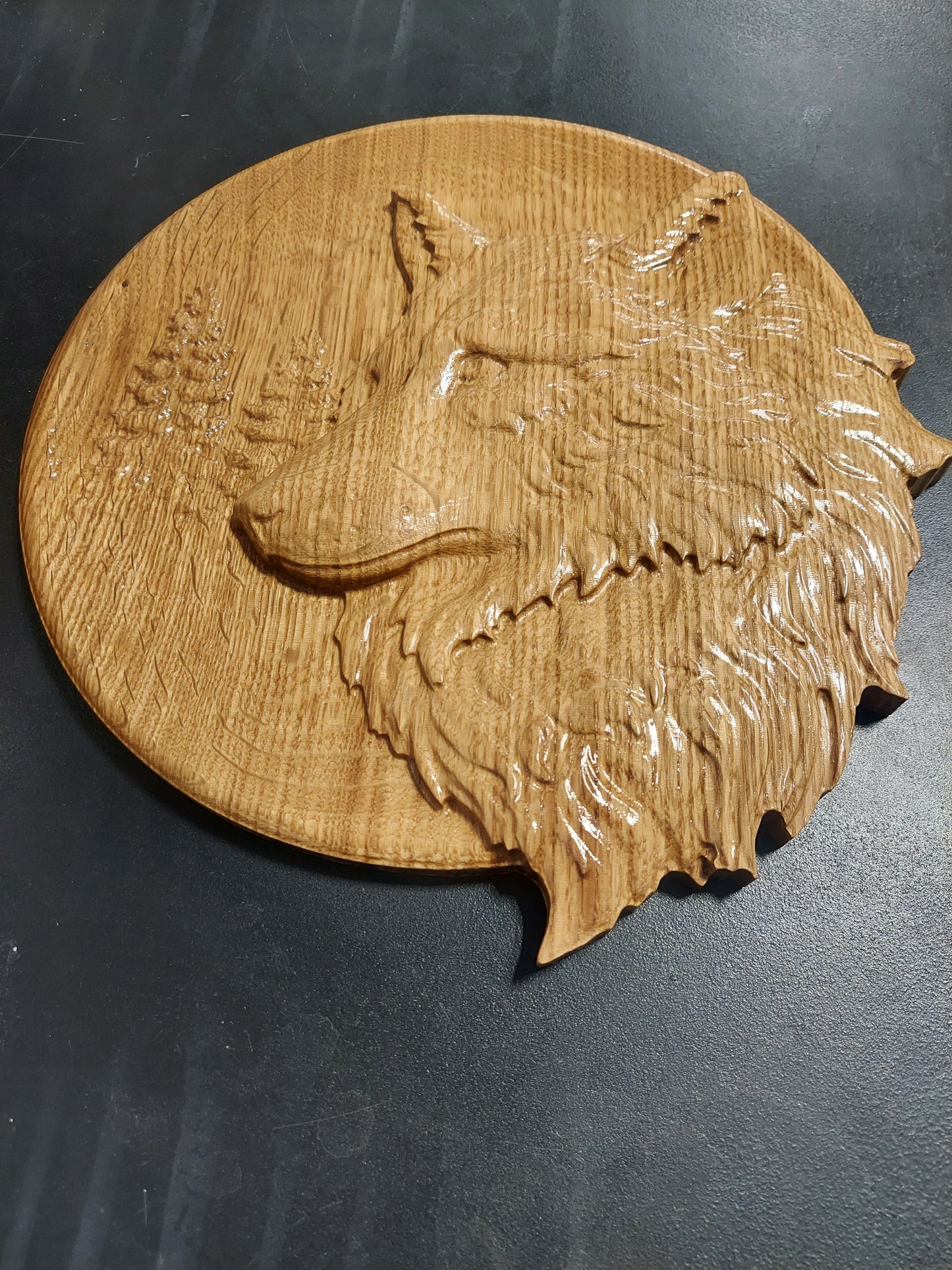 Wooden painting depicting a wolf.