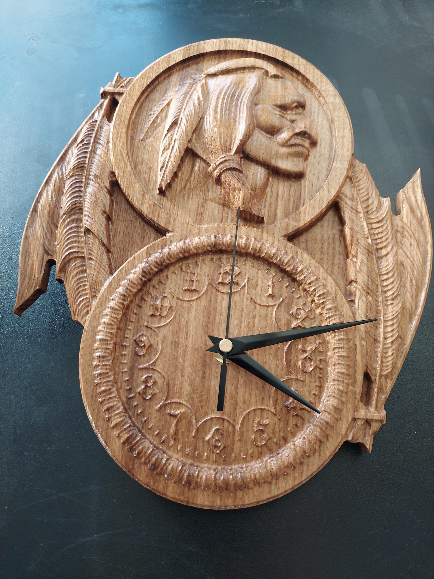 Wooden clock (oak). With electronic mechanism.